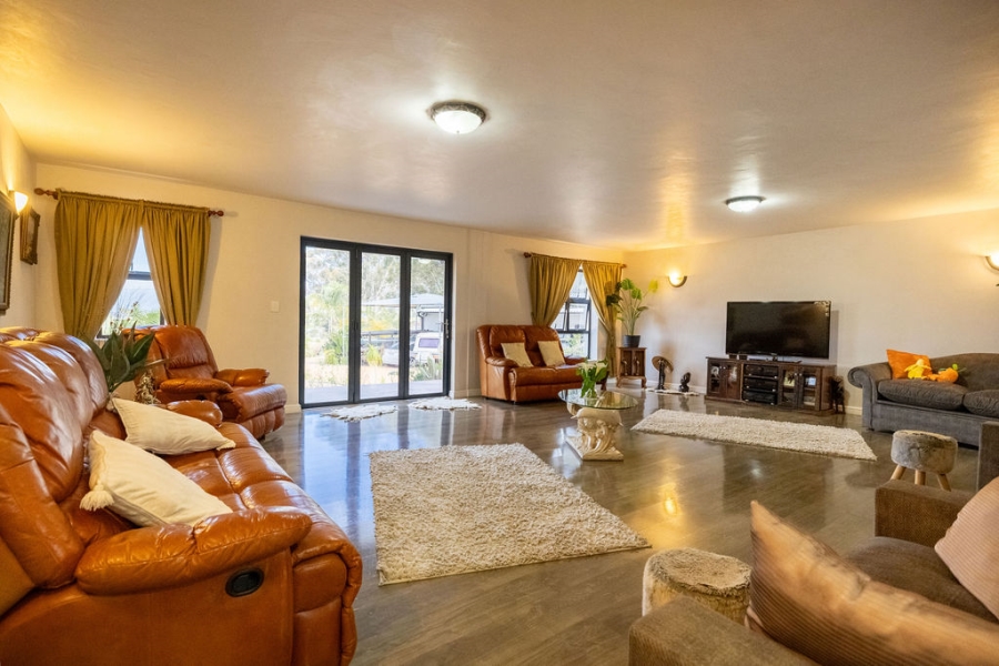 6 Bedroom Property for Sale in Stellenbosch Farms Western Cape